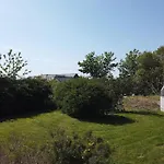 Ferienhaus Scenic Norwegian Getaway - Cozy W Garden & All-day Sun