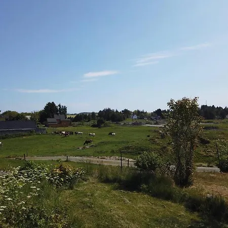 Scenic Norwegian Getaway - Cozy W Garden & All-day Sun Visnes