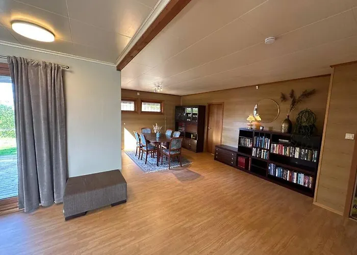 Scenic Norwegian Getaway - Cozy W Garden & All-day Sun Σπίτι διακοπών