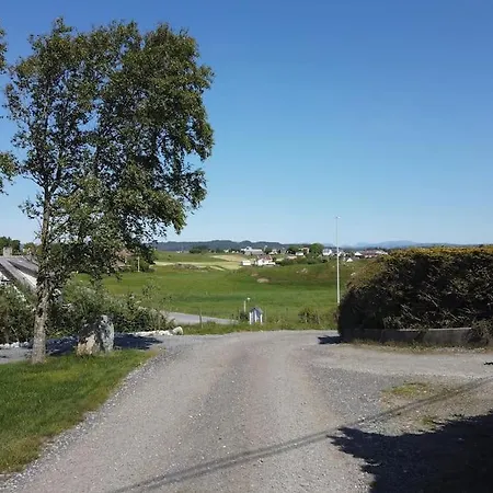 Scenic Norwegian Getaway - Cozy W Garden & All-day Sun Visnes